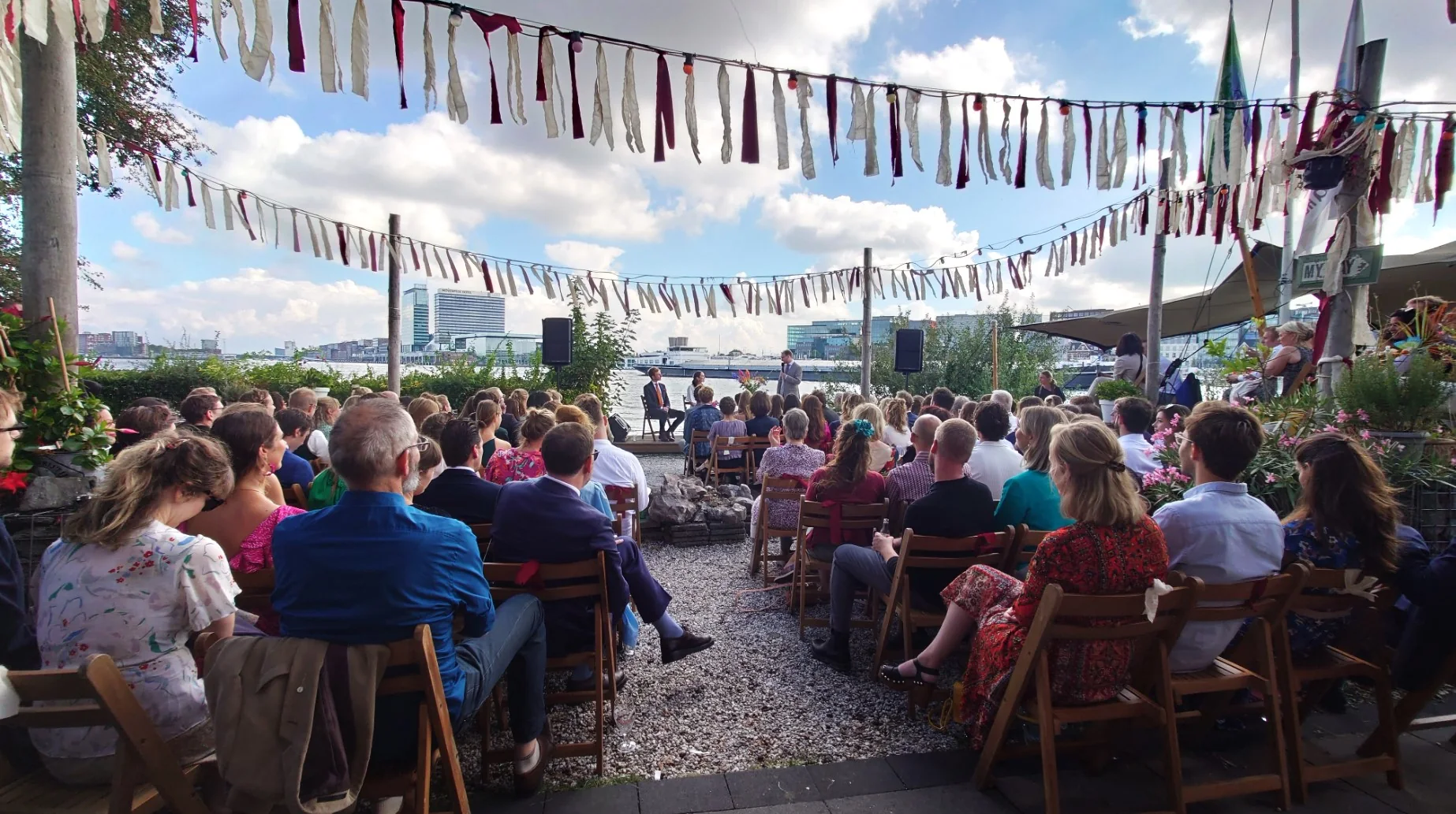 Trouwceremonie met professionele geluidstechniek