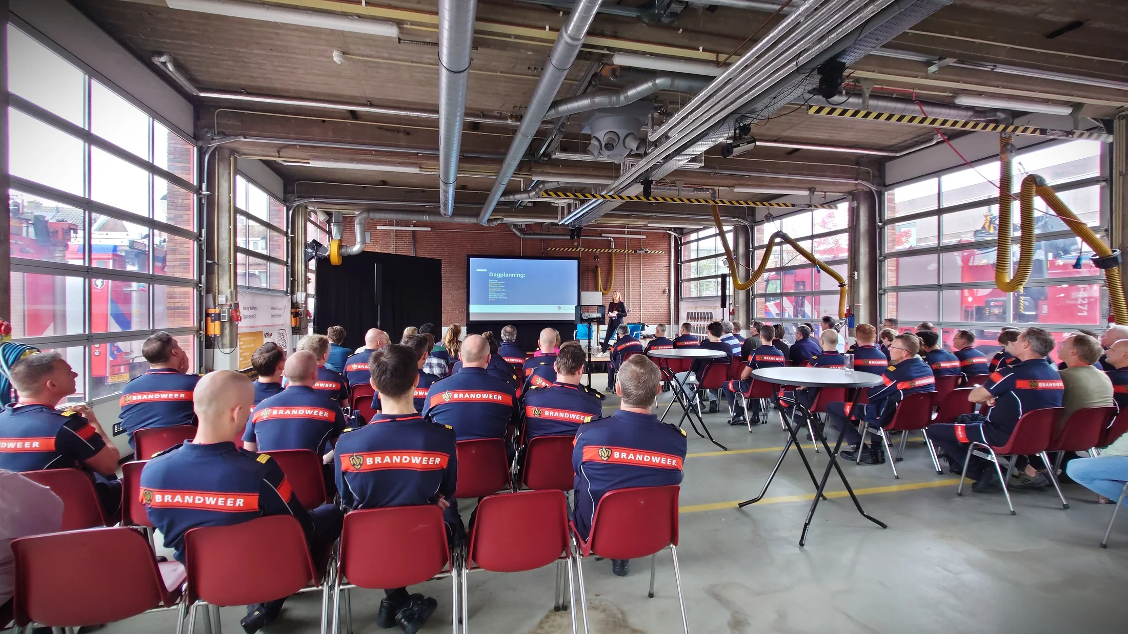 Meeting met professionele audiotechniek van Sound2Light voor de brandweer