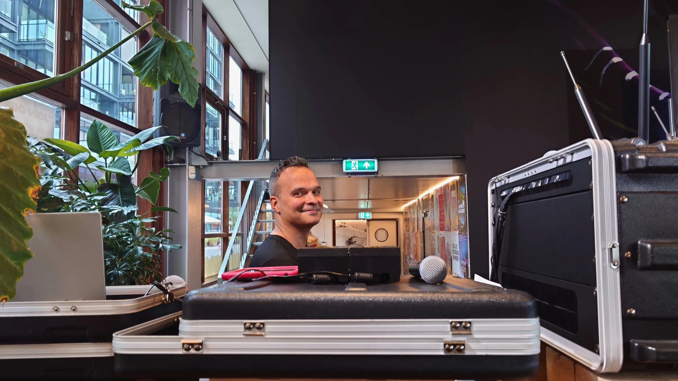 Sound2Light-crew en audiotechnicus tijdens een full-service productie
