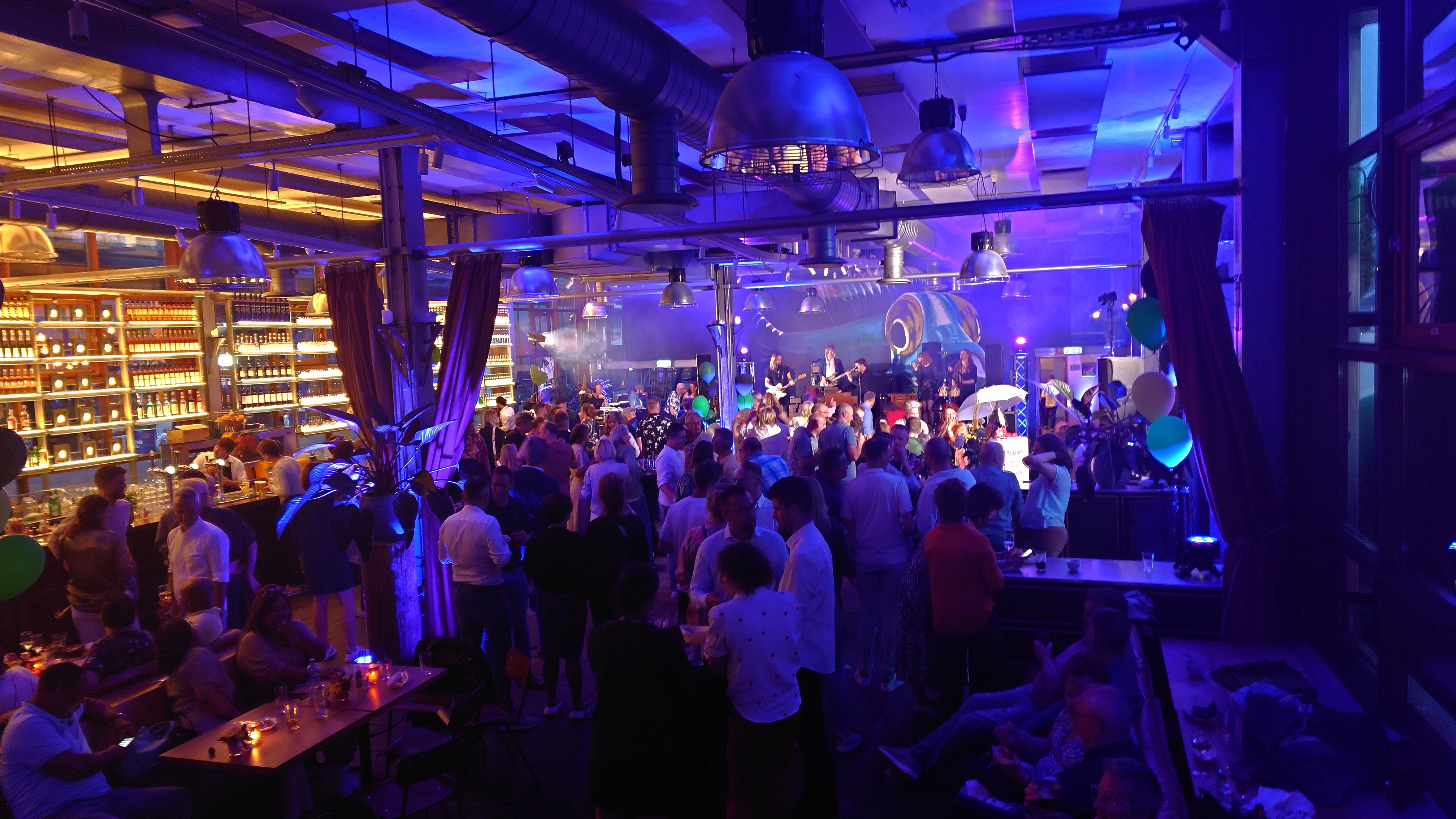Podiumtechniek met sfeerverlichting en lichtshow