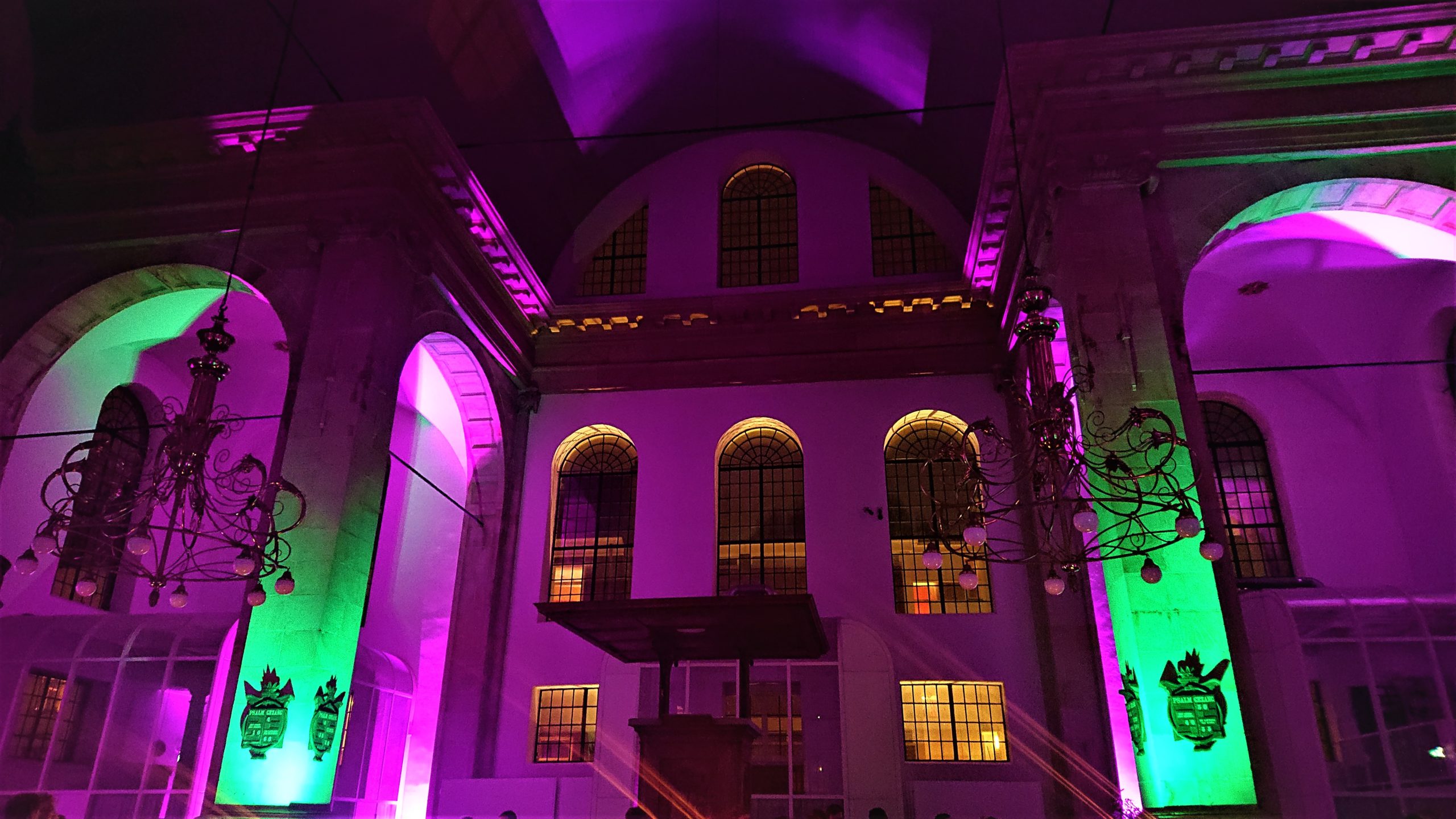 Oosterkerk uitgelicht met sfeerverlichting van Sound2Light