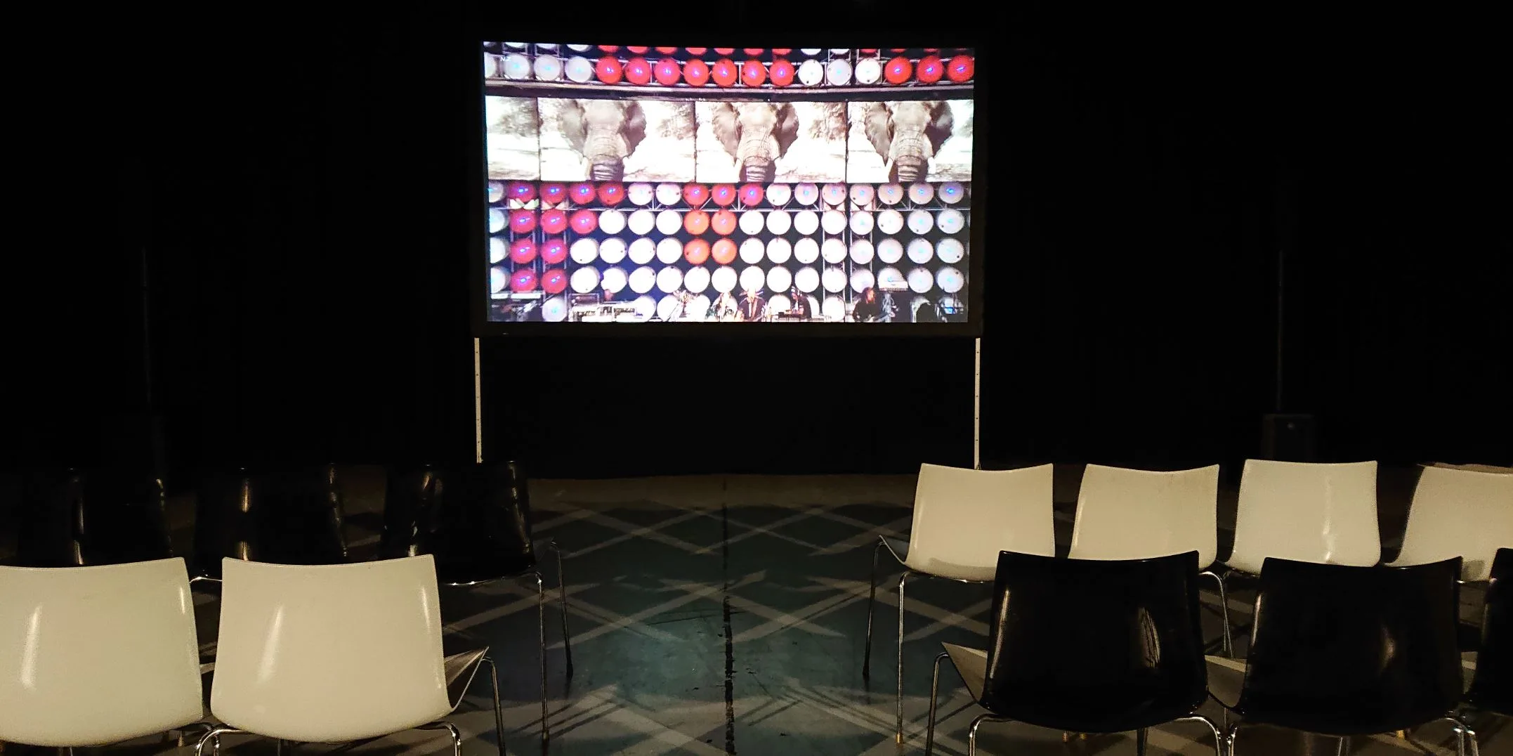 Projectiescherm voor een evenement in Amsterdam